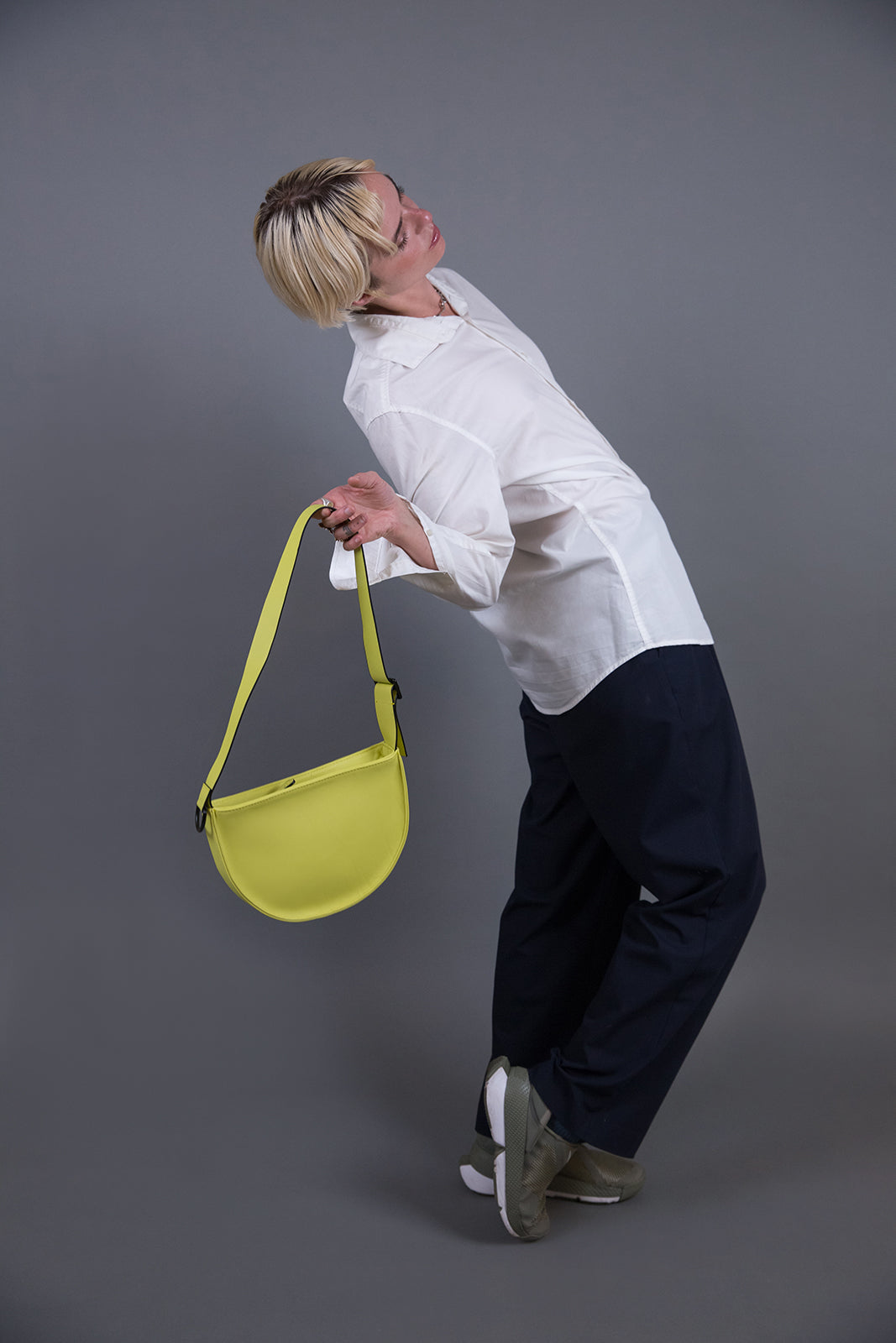 SHOULDER: Bolsa de hombro en cuero certificado | GAG BAG | ESPONJA